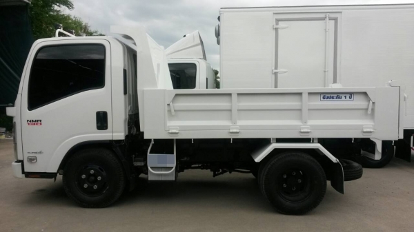 รถบรรทุก isuzu NMR 6 ล้อ เล็ก
