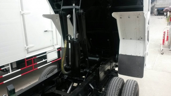 รถบรรทุก isuzu NMR 6 ล้อ เล็ก