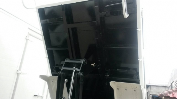 รถบรรทุก isuzu NMR 6 ล้อ เล็ก