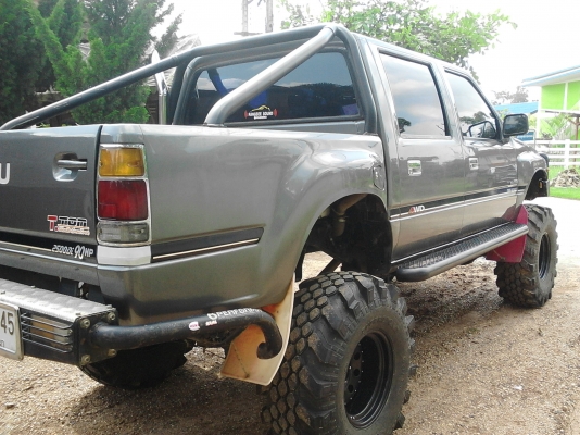 ขายโฟลวิล isuzu 4 ประตู คานแข็ง