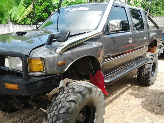 ขายโฟลวิล isuzu 4 ประตู คานแข็ง