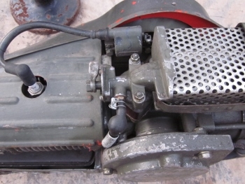 ขาย- เครื่องแย๊กคอนกรีต แบบใช้น้ำมัน มีทั้งหัวเจาะ และ ตัวตบดิน  ใช้ได้ 3 งานในตัวด้วย แย็ก / เจาะ / ตบ