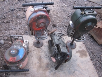 ขาย- เครื่องแย๊กคอนกรีต แบบใช้น้ำมัน มีทั้งหัวเจาะ และ ตัวตบดิน  ใช้ได้ 3 งานในตัวด้วย แย็ก / เจาะ / ตบ