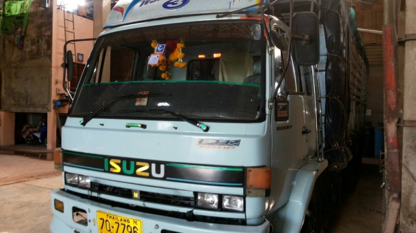 ขายรถ 12 ล้อรั้ว ISUZU ROCKY 195 แรงม้า กระบะเหล็กยาว 7.20 เมตร ราคา 1000000