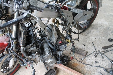 ขายเครื่อง CBR400 y89 พร้อมชุดไฟและคาร์บู ขายเครื่อง CBR400 y89 พร้อมชุดไฟและคาร์บู