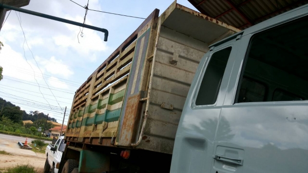 ขายชุดกระบะดัมพ์สามมิตรรถ 10 ล้อมีอุปกรณ์ครบชุดเดิมใส่อยู่กับ ISUZU ROCKY240 มี 2 ชุดราคาชุดละ 130000 ขายชุดกระบะดัมพ์สามมิตรรถ 10 ล้อมีอุปกรณ์ครบชุดเดิมใส่อยู่กับ ISUZU ROCKY240 มี 2 ชุดราคาชุดละ 130000