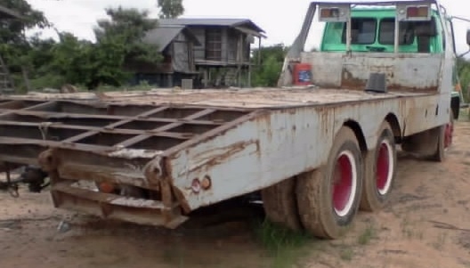 ISUZU ROCKY 175 HP 6BG1 รถหางปลาสิบล้อ 2 เพลา รถสวยสภาพดีช่วงล่างดีพร้อมใช้งาน เครื่องแน่นแรงดี หัวเก๋งบางเดิมไม่มีผุกร่อนภายในคอนโซลสวยครบ พวงมาลัยเพาเวอร์ ระบบเบรคทริ๊ปฟี้ ช่วงล่างยางสภาพดี 10 เส้นประมาณ 70\% พร้อมลากพร้อมบรรทุกได้เลย เอกสารทะเบียนครบพร้