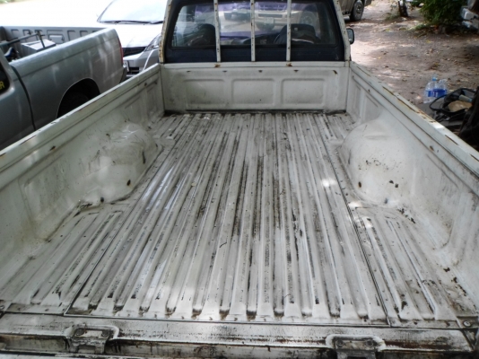 ลูกะบะ โตโยต้า ไทเกอร์ หัวเดี่ยวแท้ เดิมบาง สีขาวไม่มีผุ  กำลังจะยกลง