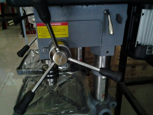 สว่านแท่น ของใหม่ winner หัวจับ 5/8 และ 3/4 ปรับ 16 speed มี sefty กรณีเปิดฝา ครอบสายพานเครื่องตัดการทำงาน อัตโนมัติ