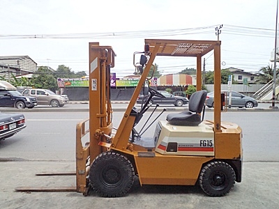 ขายรถยกโคมัสสึ 1.5 ตัน รุ่น14 เครื่องเบนซิน งาสไลด์ซ้าย-ขวา กระบอกคู่  เสาสูง 3 เมตร  ยางตันใหม่ พวงมาลัยเพาเว่อร์  สีเดิมจากนอก นำเข้าจากญี่ปุ่น ใช้งานได้ทันที