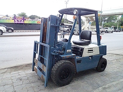 ขายรถยกโคมัสสึ 2 ตัน เครื่องดีเซลอีซูซุ เกียร์ออโต้ เสาต่ำ กระบอกคู่  เสาสูง 3.6 เมตร  พวงมาลัยเพาเว่อร์  สีเดิมจากนอก นำเข้าจากญี่ปุ่น ใช้งานได้ทันที