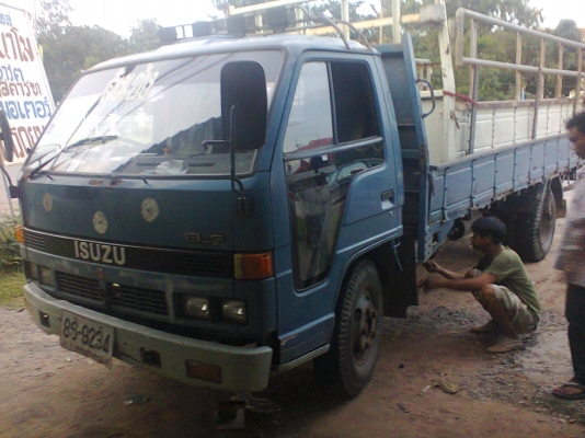 (ของถูกมาแล้ว)ขาย Isuzu (ประกอบ) เครื่องดี แชชซีดี ยาว 5 เมตร  เครื่อง 4BE1ภายในไม่โทรมครับ