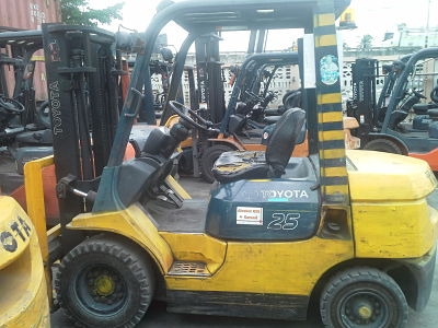 ขายถูกTOYOTA 7FD25 ออร์โต้ เสา3เมตร ดีเซล1DZ2 ขนาด2.5ตัน พร้อมใช้งาน