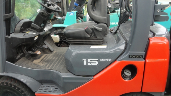 ขาย รถ toyota รุ่น 8 เครื่องยนต์เบนซิล   แก็ส lpg