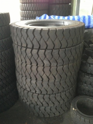 ขาย ยางลมถอด ขนาด 9.00-20 ยี่ห้อ BRIDGESTONE  สำหรับรถฟอล์คลิฟต์  มี 6 ชุด