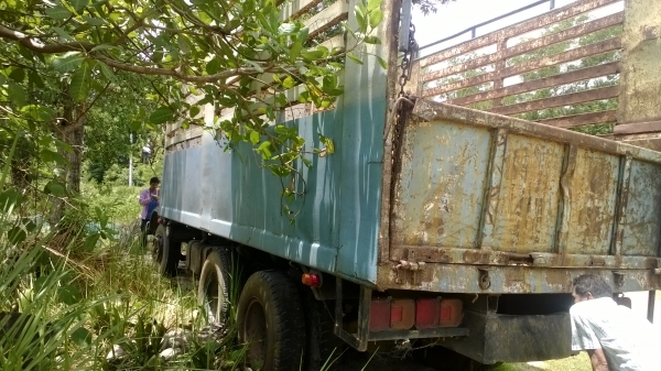 KT925รถ10ล้อเพลาเดียว เดิมๆ คัสซีสวยใช้ได้ เครื่องดี หัวดฃเดิมมีผุ..เล่มพร้อม KT925รถ10ล้อเพลาเดียว เดิมๆ คัสซีสวยใช้ได้ เครื่องดี หัวดฃเดิมมีผุ..เล่มพร้อม