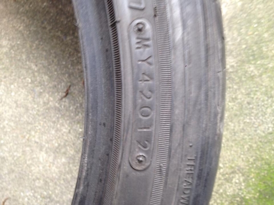 ขายยางNitto Nt830  225-40-18 ปี12 มี1คู่ ถูกๆ