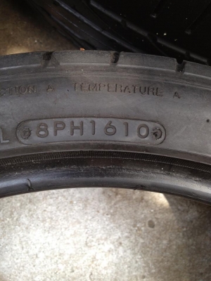 ขายยางNITTO NT 555  235-40-18 ดอกหนา1คู่ถูกๆ