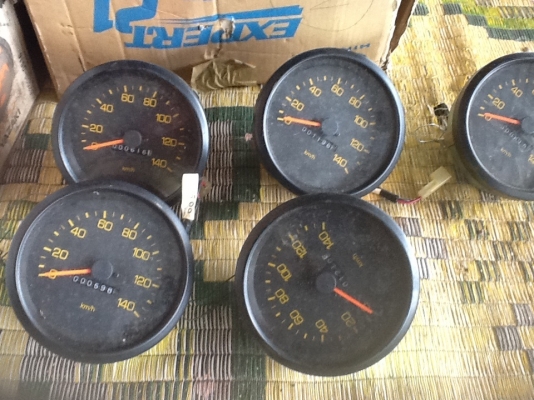 ขายครับไมล์ JCM  LOCKY FOSO ของใหม่เก่าเก็บราคาคู่ละ 500บาทจัดส่งทั่วไทยครับ