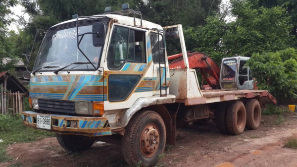 ขายด่วนไอ้หลงสิบปีดสองเพลาหางปลาขึ้น200สบาย FN527MA195แรง ซีเรี่ยน5200พร้อมใช้จัดแนนท์ได้โทร 0843923995