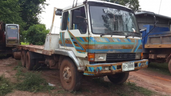 ขายด่วนไอ้หลงสิบปีดสองเพลาหางปลาขึ้น200สบาย FN527MA195แรง ซีเรี่ยน5200พร้อมใช้จัดแนนท์ได้โทร 0843923995