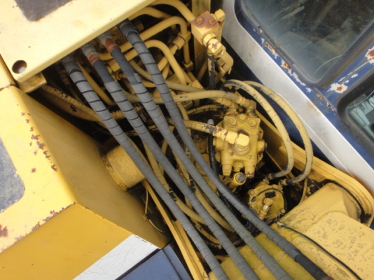 รถขุดดิน PC60-6-30001 สภาพสวย  รถนำเข้าจากญี่ปุ่น อยู่ระหว่างการเดินทางจะถึงไทยเร็ว ๆ นี้ (รูปถ่ายนี้เป็นรูปถ่ายเดิมจากญี่ปุ่น) โทร.081-373-0559