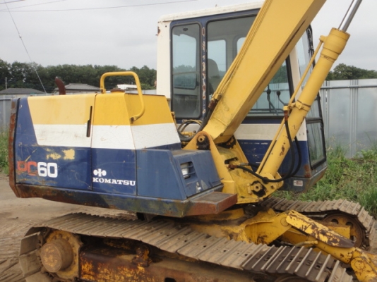 รถขุดดิน PC60-6-30001 สภาพสวย  รถนำเข้าจากญี่ปุ่น อยู่ระหว่างการเดินทางจะถึงไทยเร็ว ๆ นี้ (รูปถ่ายนี้เป็นรูปถ่ายเดิมจากญี่ปุ่น) โทร.081-373-0559