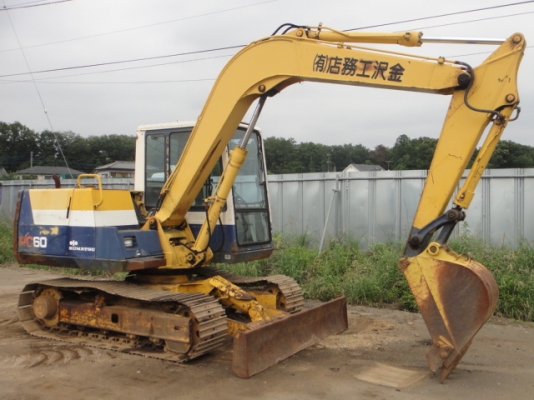 รถขุดดิน PC60-6-30001 สภาพสวย  รถนำเข้าจากญี่ปุ่น อยู่ระหว่างการเดินทางจะถึงไทยเร็ว ๆ นี้ (รูปถ่ายนี้เป็นรูปถ่ายเดิมจากญี่ปุ่น) โทร.081-373-0559