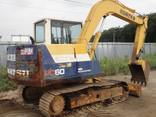 รถขุดดิน PC60-6-30001 สภาพสวย  รถนำเข้าจากญี่ปุ่น อยู่ระหว่างการเดินทางจะถึงไทยเร็ว ๆ นี้ (รูปถ่ายนี้เป็นรูปถ่ายเดิมจากญี่ปุ่น) โทร.081-373-0559