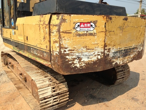 ขายรถแบคโฮ CAT E200B นำเข้าจากญี่ปุ่น มี VDO ครับ สภาพสวย คอนโทรลสั้น ติดต่อ 089-8368497/081-2990958