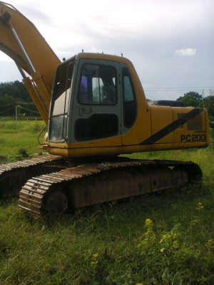 ขายรถแบคโฮ KOMATSU PC-200-6 ไฟฟ้ากล้องอยู่ เอกสารอิมวอย ราคาถูกๆ สนใจรีบจองด่วน