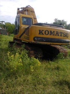 ขายรถแบคโฮ KOMATSU PC-200-6 ไฟฟ้ากล้องอยู่ เอกสารอิมวอย ราคาถูกๆ สนใจรีบจองด่วน