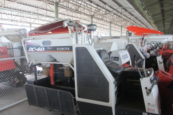 มาแล้ว รถเกี่ยวข้าว KUBOTA DC60 PLUS สภาพพร้อมใช้