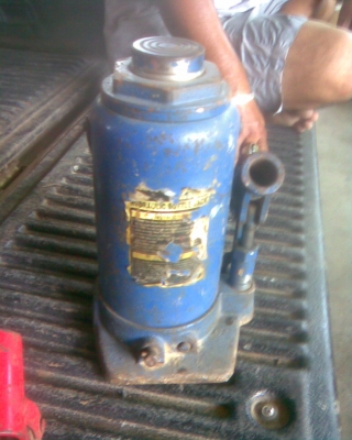 แม่แรง 32 ตัน ตัวใหญ่