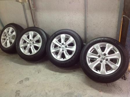 ขายล้อแม็กพร้อมยางใหม่ๆ ยางgoodyear สัปดาที่26ปี2013 สภาพ99\% ล้อhonda jazz ป้ายแดง ได้รถมาวันเสาเปลี่ยนแม็กวันอาทิตค่ะ ซีรี่ยาง175/65/15
