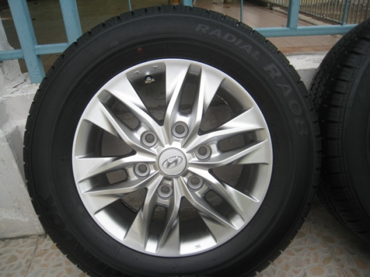 ขายล้อแม็ก Hyundai H1 ป้ายแดง 16"x6.5" et56 6รู139 + ยางปี 1713 ตุ่มและสีที่หน้ายางมีทุกเส้นครับ  สนใจติดต่อเล็กคลองสามครับ (081-3747940