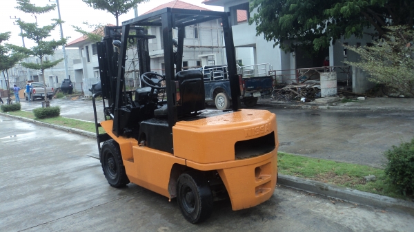 ขายฟอร์คลิฟท์ดีเซล 2.5 ตัน เกียร์ ธรรมดา สภาพพร้อมใช้ 081-3535-948