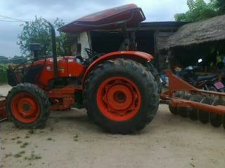 ***ขายแล้วครับขอบคุณ Truck2hand***ขายดาวน์ เปลี่ยนสัญญา รถไถ2เพลา ส้มๆ KUBOTA M7040 สภาพสวยใช้งานน้อย 2,xxx ชม. เครื่องแห้งดี แขนสวยปั็มดี ระบบไฟ ระบบไฮฯใช้งานปกติ ยางดี4เส้น อุปกรณ์3ชิ้น ใบดัน หาง3,หาง7 ดาวน์3แสน ยอดค้าง 3แสน พร้อมใช้งาน ราคาต่อรองเงินดา