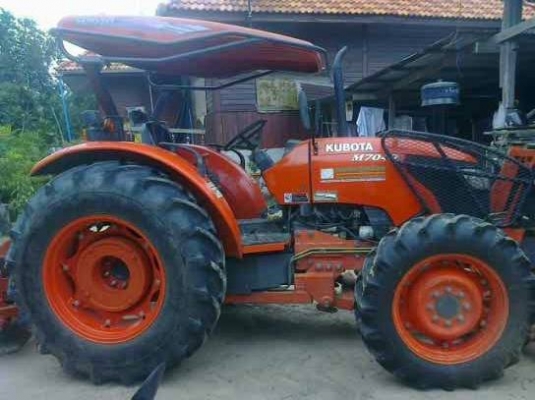 ***ขายแล้วครับขอบคุณ Truck2hand***ขายดาวน์ เปลี่ยนสัญญา รถไถ2เพลา ส้มๆ KUBOTA M7040 สภาพสวยใช้งานน้อย 2,xxx ชม. เครื่องแห้งดี แขนสวยปั็มดี ระบบไฟ ระบบไฮฯใช้งานปกติ ยางดี4เส้น อุปกรณ์3ชิ้น ใบดัน หาง3,หาง7 ดาวน์3แสน ยอดค้าง 3แสน พร้อมใช้งาน ราคาต่อรองเงินดา