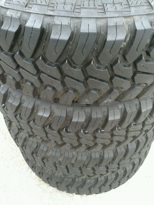 ขายยาง Mud DEE STORE CLAWER 265/75R16 ปี 13 สวยๆ ขายยาง Mud DEE STORE CLAWER 265/75R16 ปี 13 สวยๆ