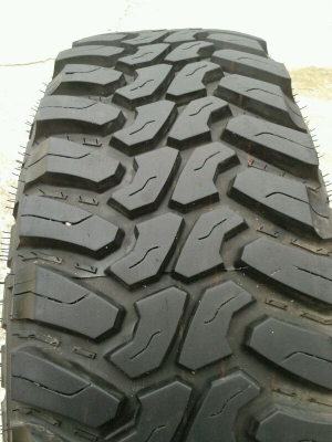ขายยาง Mud DEE STORE CLAWER 265/75R16 ปี 13 สวยๆ ขายยาง Mud DEE STORE CLAWER 265/75R16 ปี 13 สวยๆ