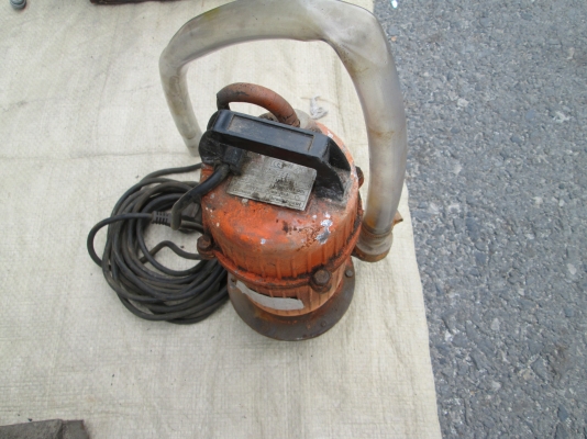 ไดโว่   ใช้ได้    ดึงปลั๊กออกกับมือ    แรง    ทำน้ำพุอยู่  ราคาถูก