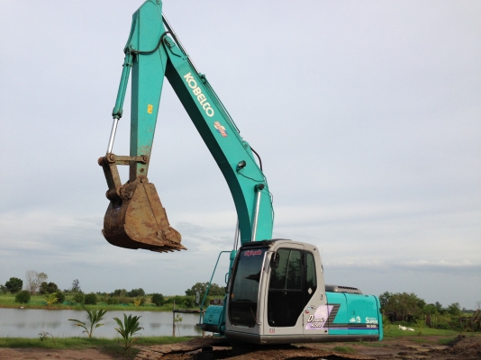 ขาย KOBELCO SK 200-6 สภาพสวย พร้อมใช้งาน สนใจติดต่อ 081-4283210