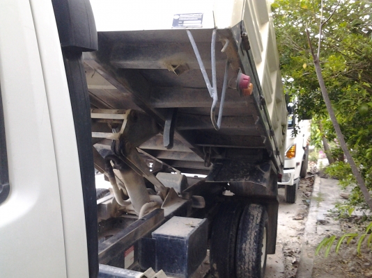 ขายรถบรรทุกหกล้ออีซูซุรุ่น NPR130  ปี51