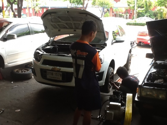 บริการ ซ่อมโช๊คอัพ ช่วงล่าง เบรค คลัช รถยนต์ทุกชนิด