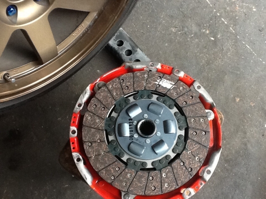 บริการ ซ่อมโช๊คอัพ ช่วงล่าง เบรค คลัช รถยนต์ทุกชนิด