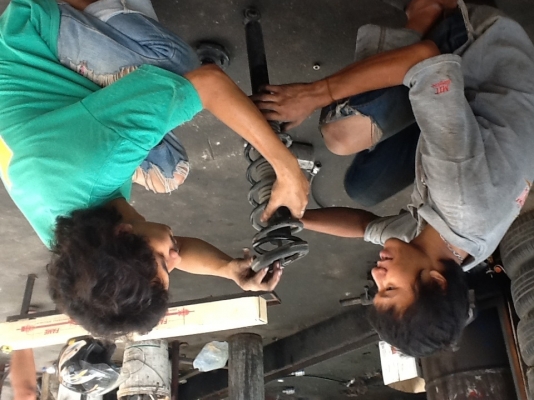 บริการ ซ่อมโช๊คอัพ ช่วงล่าง เบรค คลัช รถยนต์ทุกชนิด