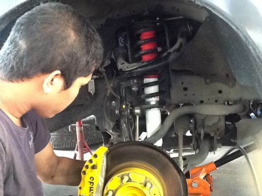 บริการ ซ่อมโช๊คอัพ ช่วงล่าง เบรค คลัช รถยนต์ทุกชนิด