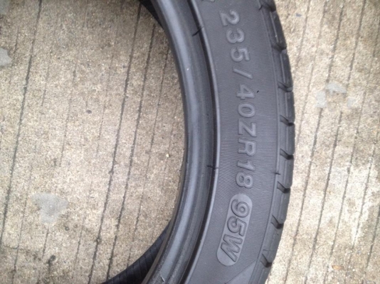 Yokohama A Drive R1  235-40-18 ปี12 ดอก90\% มี1คู่ ถูกๆ