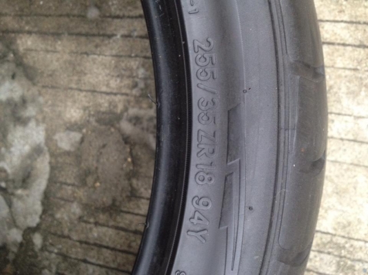 ขายยางTOYO T1R 255-35-18 ปลายปี11 1คู่ดอก90\% ไม่มีปะ ถูกๆ